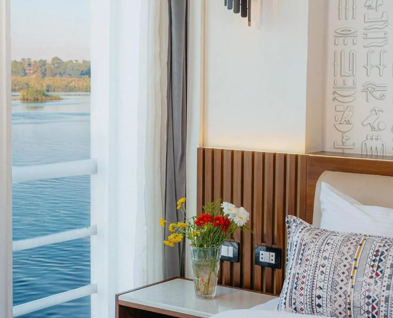 Savoy Yacht - Exclusive Nile Cruise From Luxor To Aswan Hotel Botel